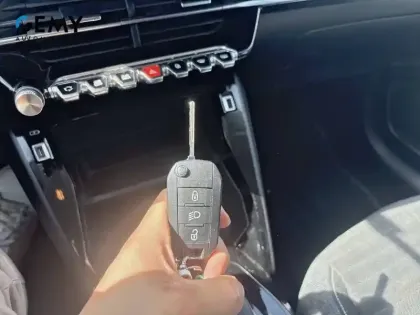 Photo 22 Peugeot 208  PureTech 100 S&S EAT8