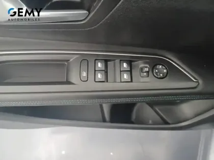 Photo 32 Peugeot 3008  Hybrid 225 e-EAT8