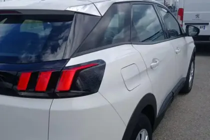 Photo 35 Peugeot 3008  Hybrid 136 e-DCS6