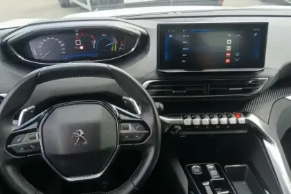 Photo 17 Peugeot 3008  Hybrid 136 e-DCS6