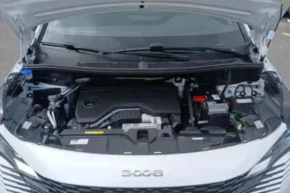 Photo 15 Peugeot 3008  Hybrid 136 e-DCS6