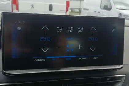 Photo 20 Peugeot 3008  Hybrid 136 e-DCS6