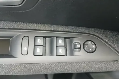 Photo 33 Peugeot 3008  Hybrid 136 e-DCS6