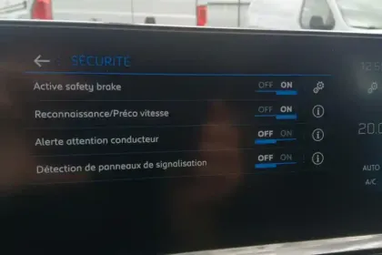 Photo 25 Peugeot 3008  Hybrid 136 e-DCS6