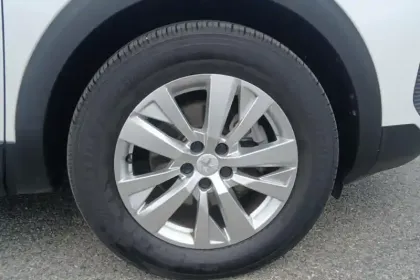 Photo 14 Peugeot 3008  Hybrid 136 e-DCS6