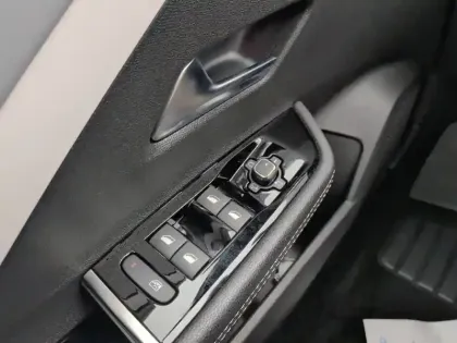 Photo 17 Opel Astra Gén. VI Ph1 Elegance 5