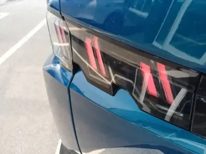 Photo 16 Peugeot 3008  Electrique 210 ch 73 kWh