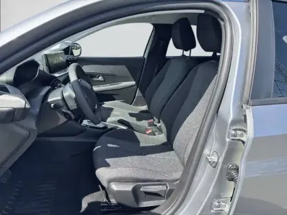 Photo 10 Peugeot 208  Hybrid 110 ch e-DCS6