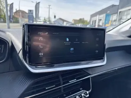 Photo 14 Peugeot 208  Hybrid 110 ch e-DCS6