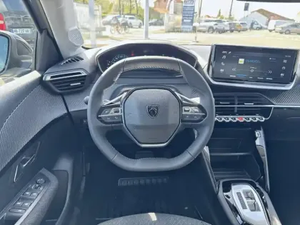 Photo 8 Peugeot 208  Hybrid 110 ch e-DCS6