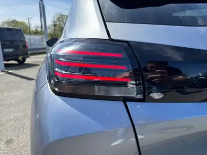 Photo 16 Peugeot 208  Hybrid 110 ch e-DCS6