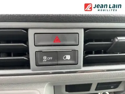 Photo 15 Volkswagen Crafter  VAN 35 L3H3 2.0 TDI 177 CH BVA8 4MOTION