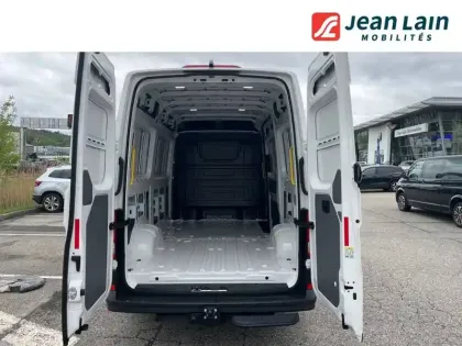 Photo 9 Volkswagen Crafter  VAN 35 L3H3 2.0 TDI 177 CH BVA8 4MOTION