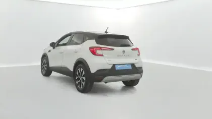 Photo 11 Renault Captur  E-Tech full hybrid 145