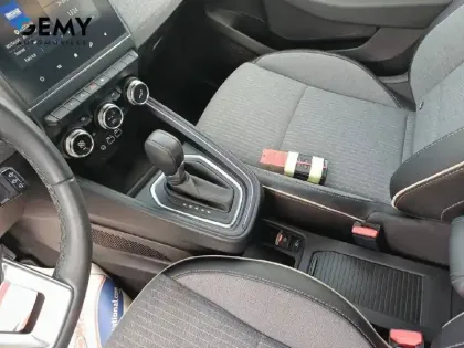 Photo 11 Renault Clio  E-Tech full hybrid 145