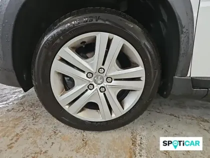 Photo 12 Peugeot 2008 Gén. I Ph2 Style 5