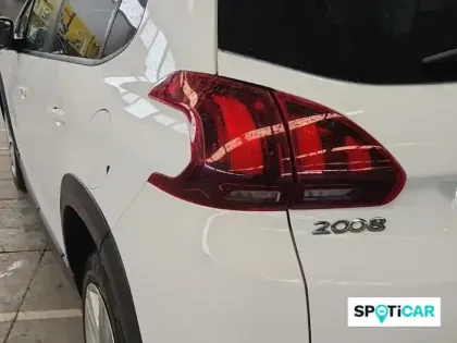 Photo 16 Peugeot 2008 Gén. I Ph2 Style 5