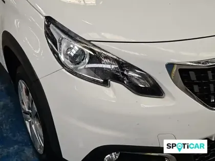 Photo 15 Peugeot 2008 Gén. I Ph2 Style 5