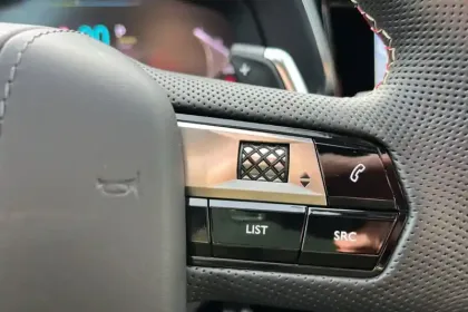 Photo 18 DS DS 7  Hybride Rechargeable E-Tense 225 EAT8