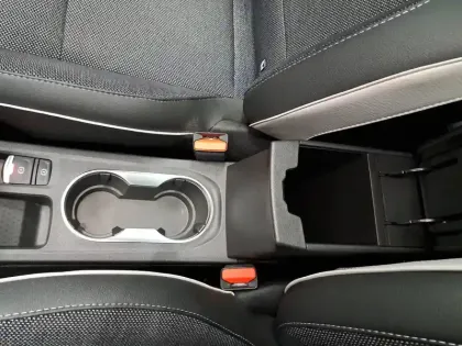 Photo 35 Renault Captur  E-Tech full hybrid 145