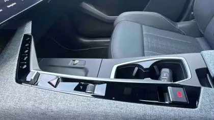 Photo 23 Peugeot 3008  Hybrid 145 e-DCS6