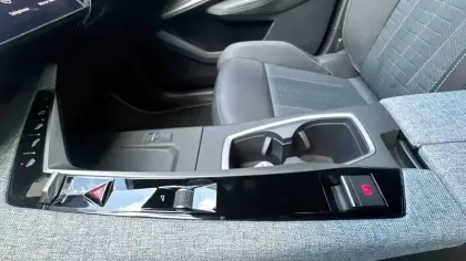 Photo 50 Peugeot 3008  Hybrid 145 e-DCS6