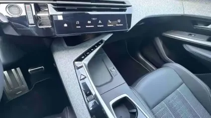 Photo 16 Peugeot 3008  Hybrid 145 e-DCS6