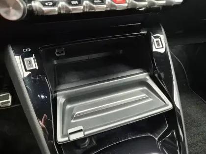 Photo 36 Peugeot 2008  PureTech 130 S&S BVM6