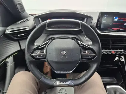 Photo 38 Peugeot 2008  PureTech 130 S&S BVM6