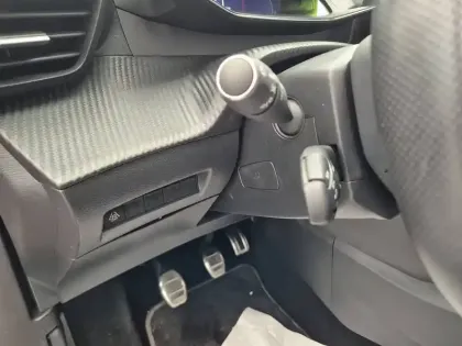 Photo 45 Peugeot 2008  PureTech 130 S&S BVM6