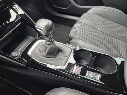 Photo 12 Peugeot 2008 Gén. II Ph1 NG GT 5