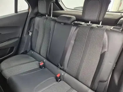 Photo 32 Peugeot 2008  PureTech 130 S&S BVM6