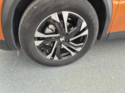 Photo 33 Peugeot 2008  PureTech 130 S&S BVM6