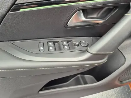 Photo 44 Peugeot 2008  PureTech 130 S&S BVM6