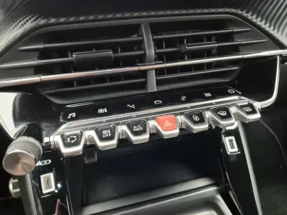 Photo 37 Peugeot 2008  PureTech 130 S&S BVM6