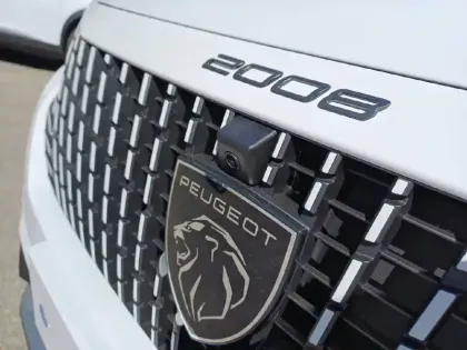 Photo 19 Peugeot 2008  Hybrid 145 e-DCS6