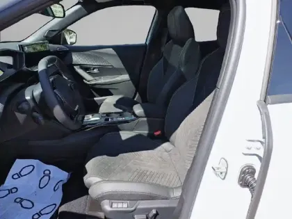 Photo 10 Peugeot 2008  Hybrid 145 e-DCS6