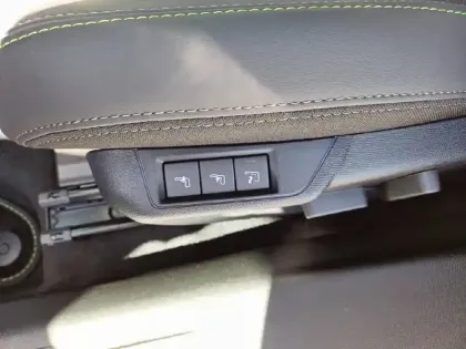 Photo 17 Peugeot 2008  Hybrid 145 e-DCS6