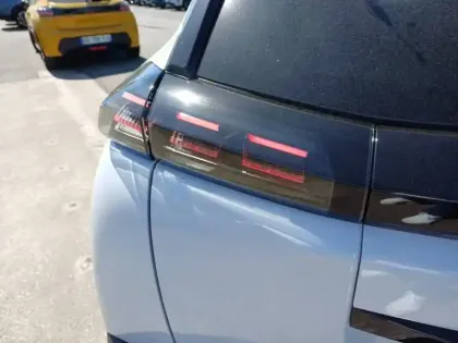 Photo 16 Peugeot 2008  Hybrid 145 e-DCS6