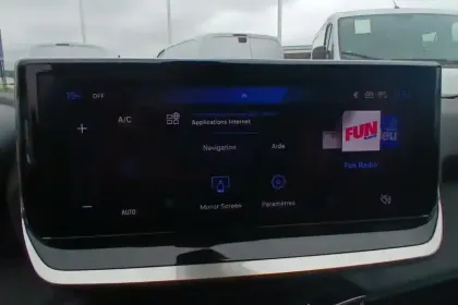 Photo 16 Peugeot 2008  PureTech 100 S&S BVM6