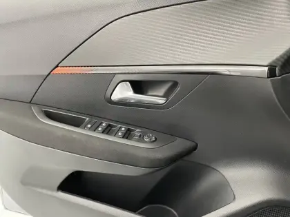 Photo 48 Peugeot 208  PureTech 75 S&S BVM5