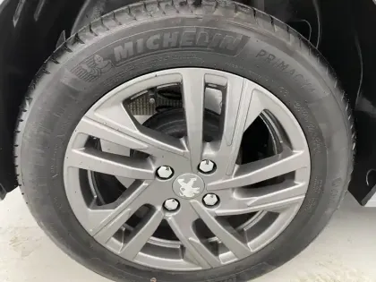 Photo 55 Peugeot 208  PureTech 75 S&S BVM5