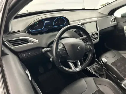 Photo 20 Peugeot 2008  BlueHDi 100ch S&S BVM6
