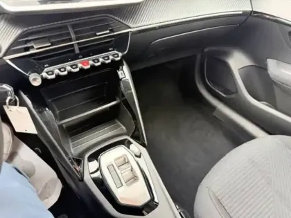 Photo 17 Peugeot 208  Hybrid 110 ch e-DCS6