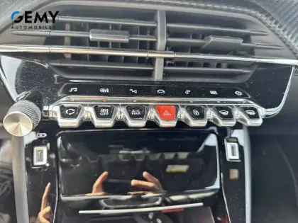 Photo 12 Peugeot 208  PureTech 100 S&S BVM6