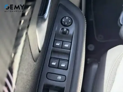 Photo 16 Peugeot 208  Hybrid 110 ch e-DCS6