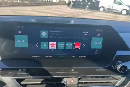 Photo 12 Citroën C4 e- 136 ch Automatique