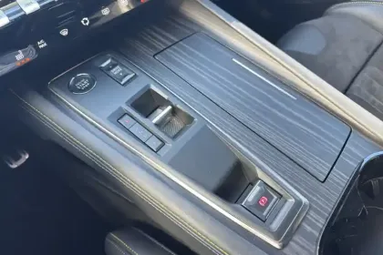 Photo 30 Peugeot 508  Hybrid4 360 e-EAT8 Peugeot Sport Engineered