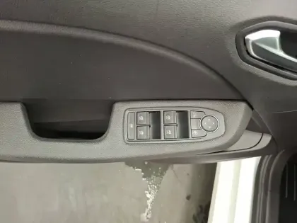 Photo 26 Renault Clio  Blue dCi 100