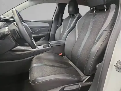 Photo 31 Peugeot 308  PHEV 180 e-EAT8